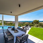 Luxury 45 Villa