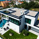 Villa Luxury 45 *
