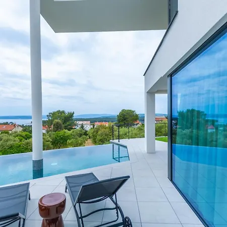 Villa Luxury 45 *