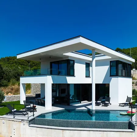 Villa Luxury 45 *