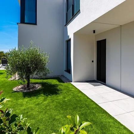 Villa Luxury 45 *